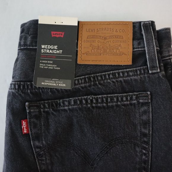 Levi's Women's Sz 30 Black High-Rise Wedgie Straight Fit Cropped Jeans $108 - Picture 7 of 12